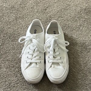 Converse Tennis Shoes